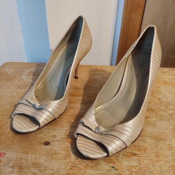 Ann Taylor Women's US 6.5 M Alligator Cream Leather High Heel Peep-Toe Pumps - Picture 1 of 9